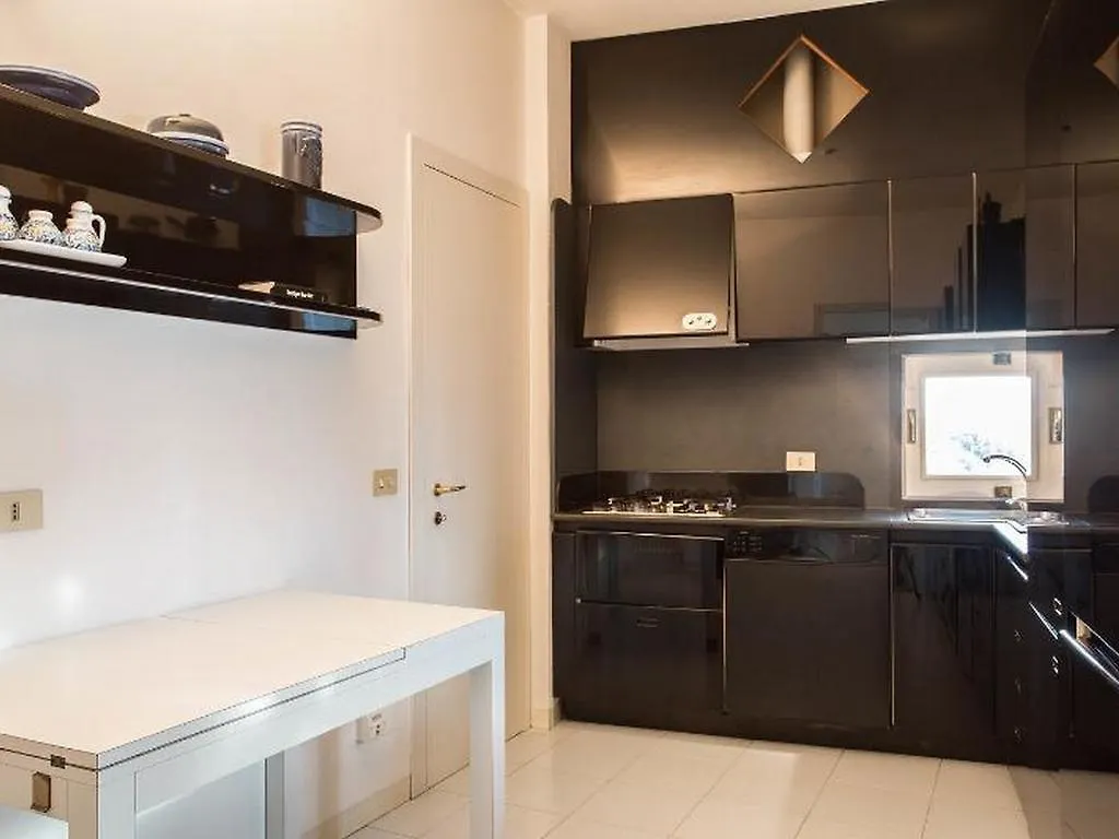 Guesthost - Porta Vittoria Central Apartment Milan