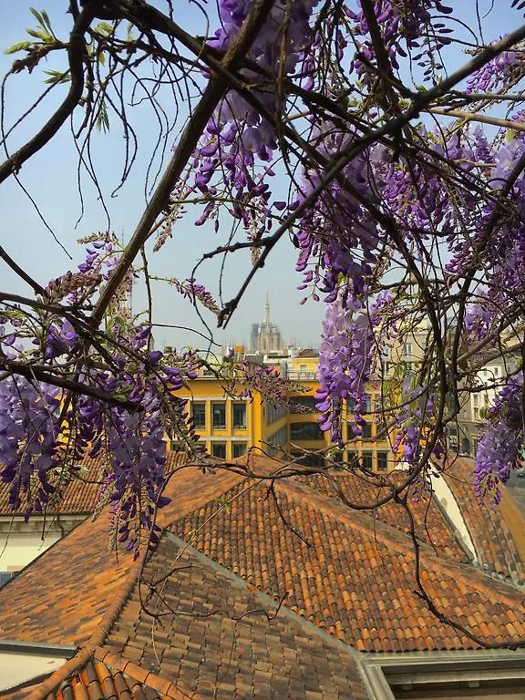 Roomy Apartment Duomo & San Babila Milan