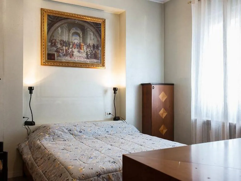 Roomy Apartment Duomo & San Babila Milan