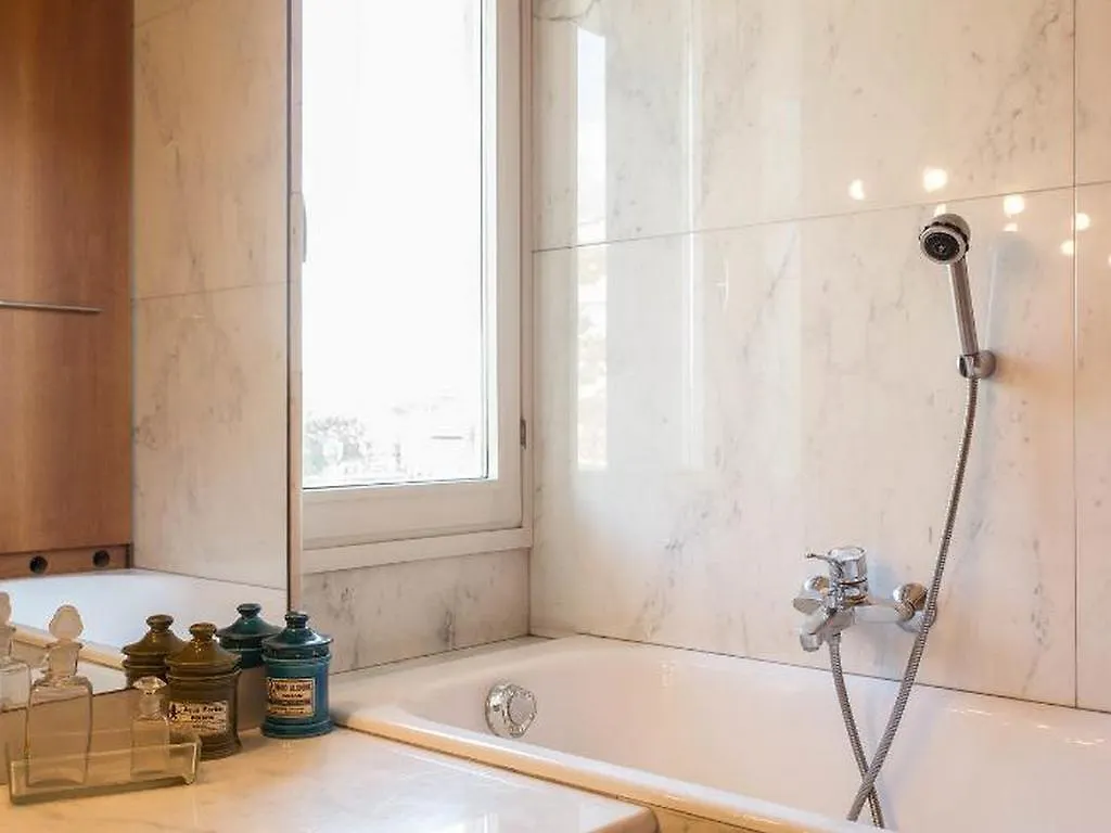 Roomy Apartment Duomo & San Babila Milan