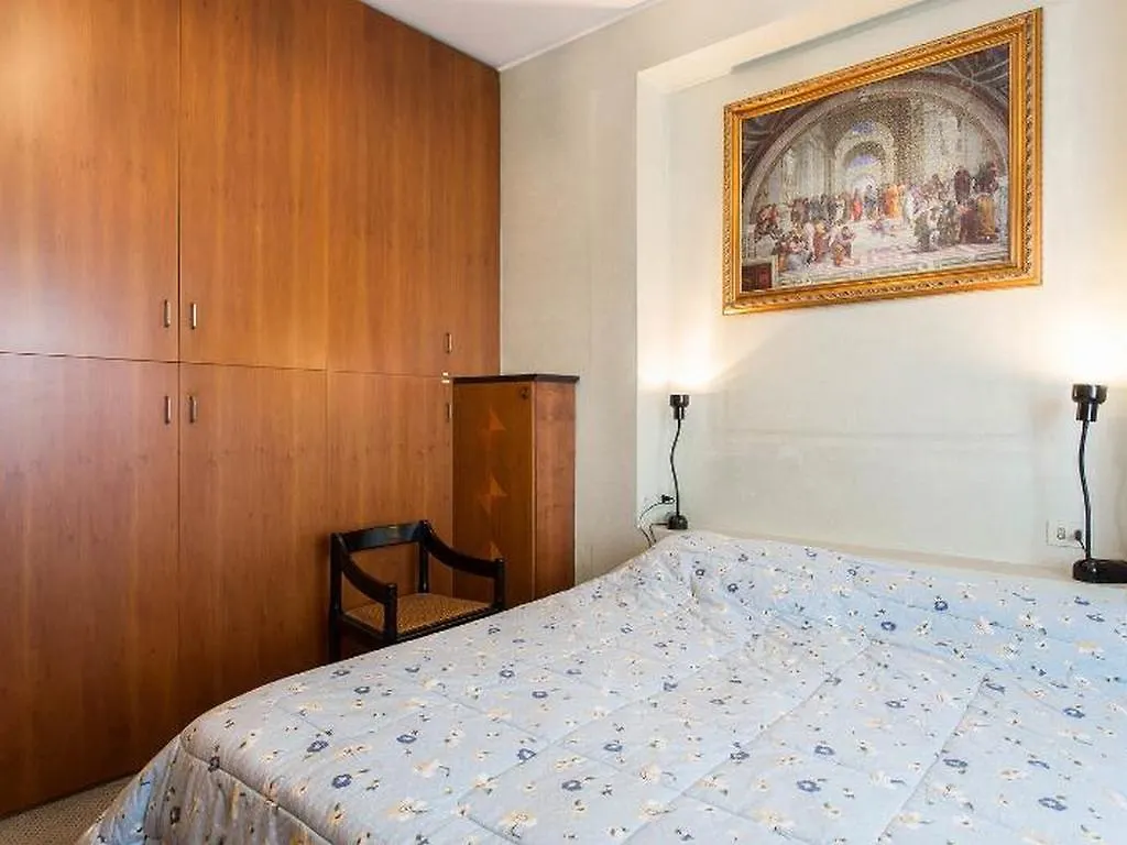 Roomy Apartment Duomo & San Babila Milan