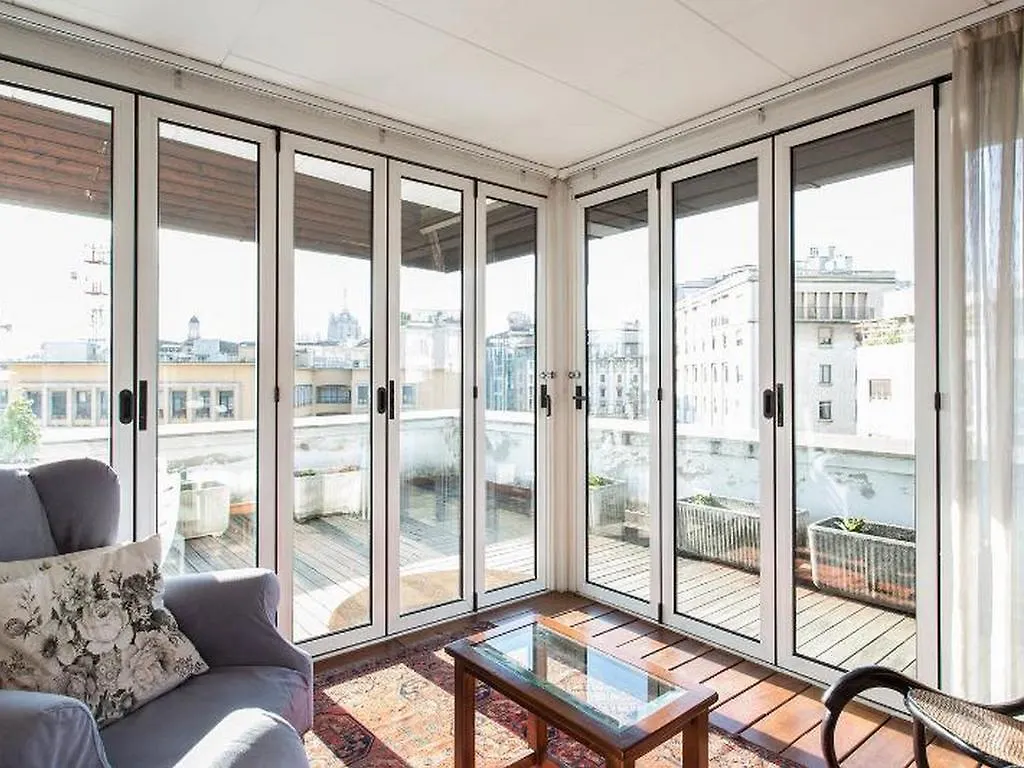 Roomy Apartment Duomo & San Babila Milan