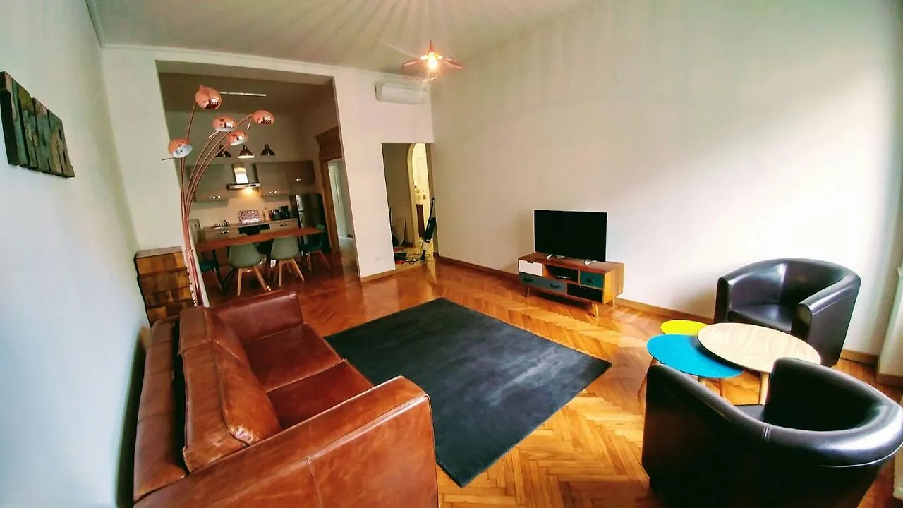 Roomy Apartment Duomo & San Babila Milan