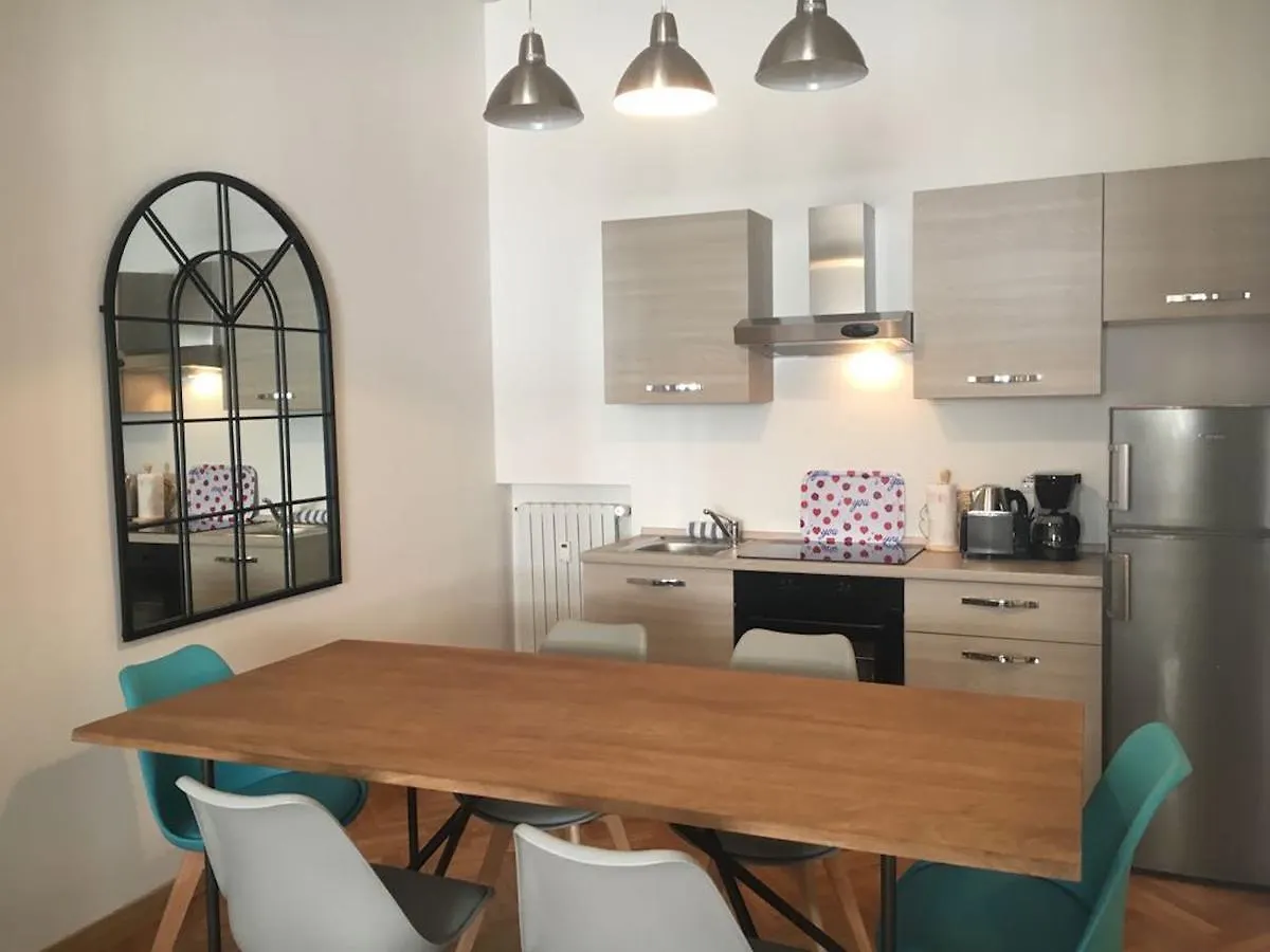 Roomy Apartment Duomo & San Babila Milan