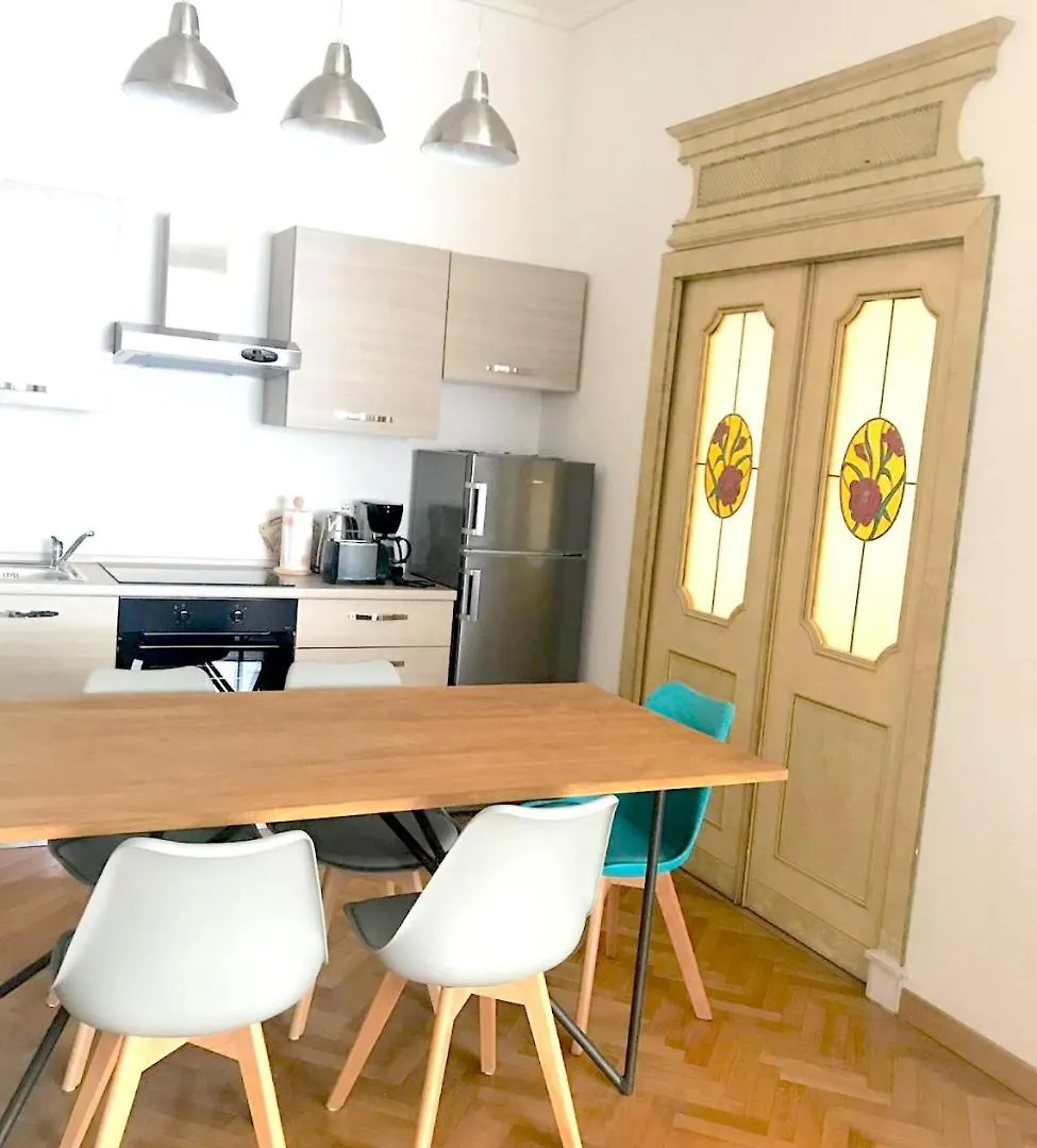 Roomy Apartment Duomo & San Babila Milan