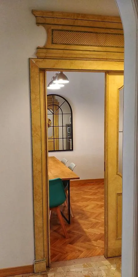 Roomy Apartment Duomo & San Babila Milan