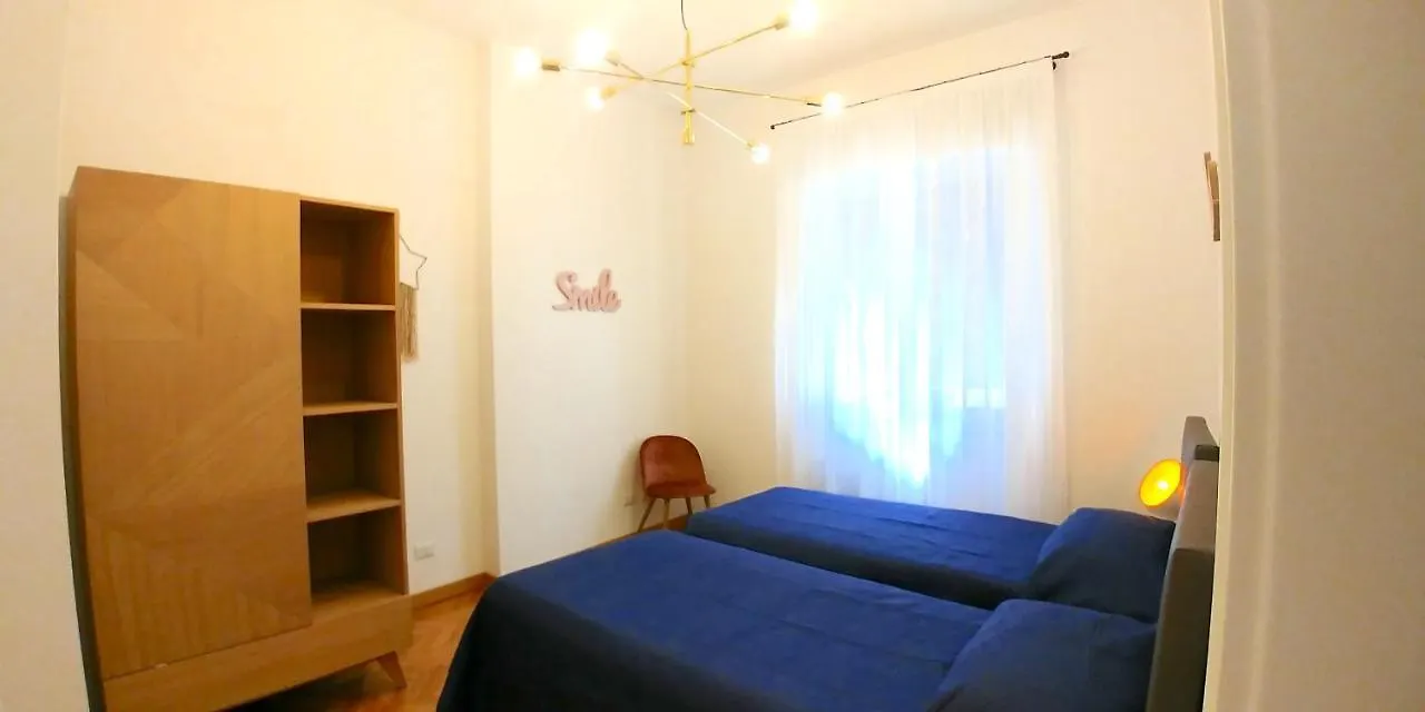Roomy Apartment Duomo & San Babila Milan Italy
