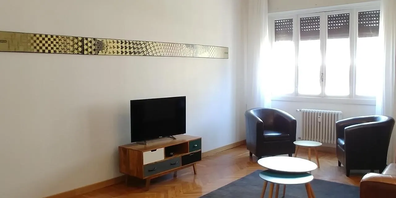 Roomy Apartment Duomo & San Babila Milan
