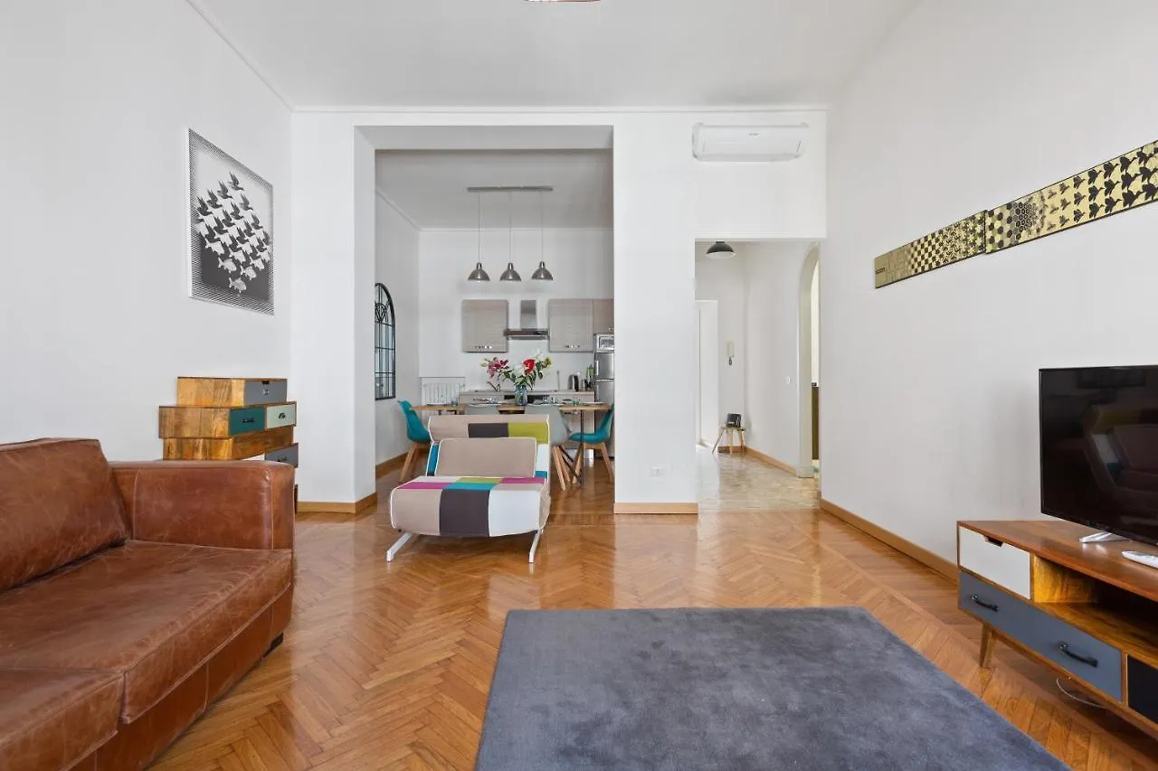 Roomy Apartment Duomo & San Babila Milan Italy