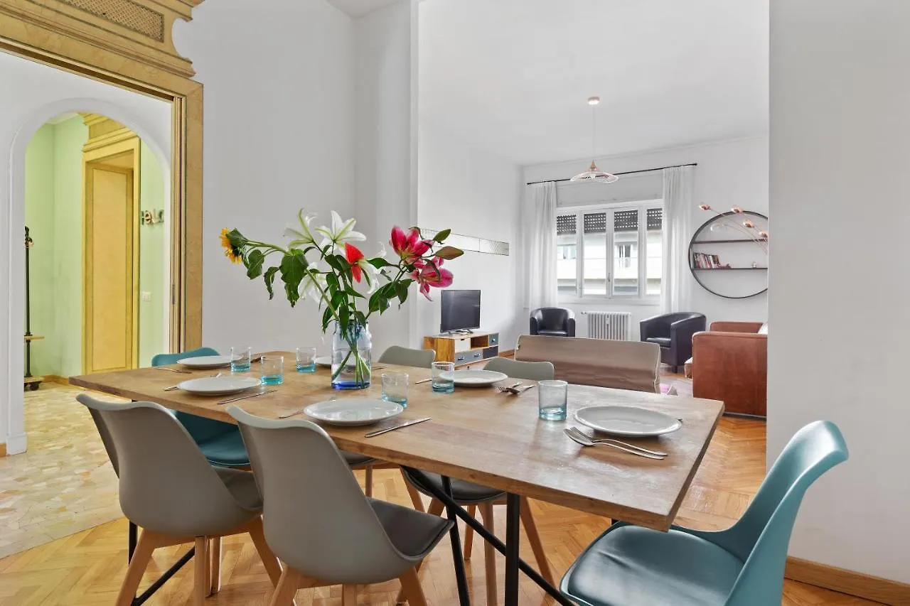 Roomy Apartment Duomo & San Babila Milan
