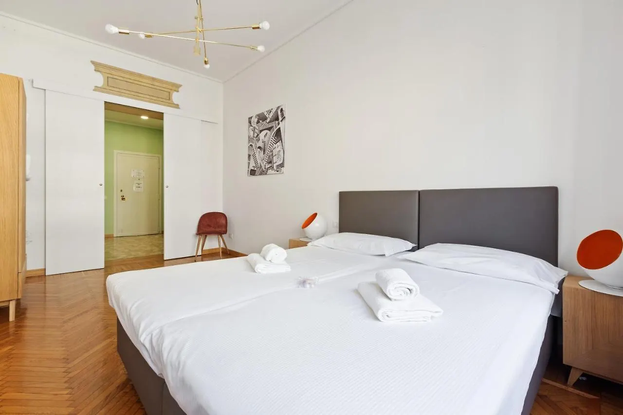 Roomy Apartment Duomo & San Babila Milan