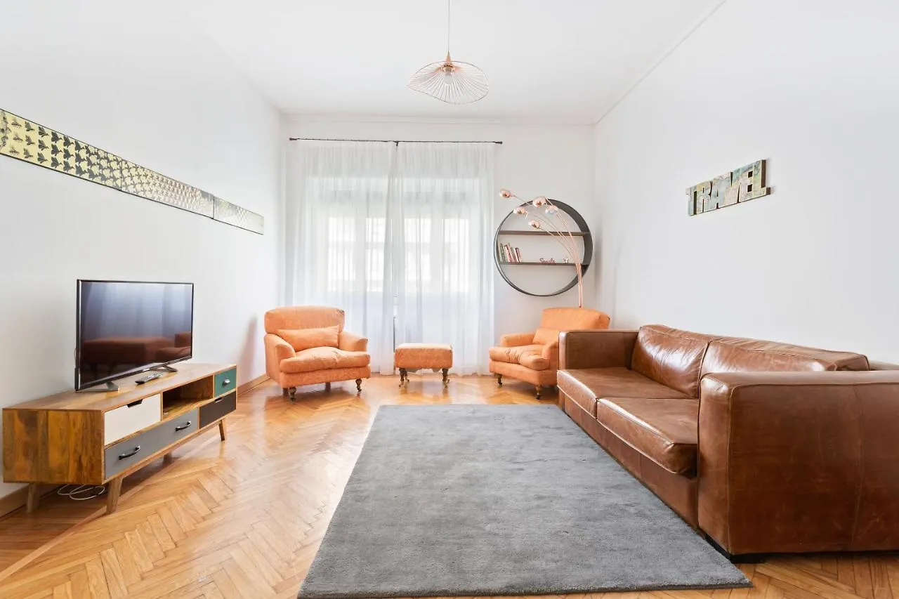 Roomy Apartment Duomo & San Babila Milan